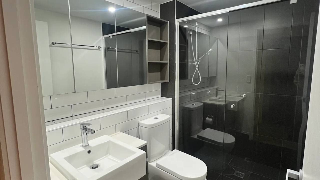 Unfurnished room with own bathroom