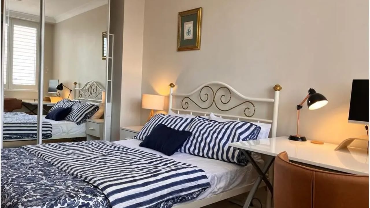 Furnished room in a flatshare