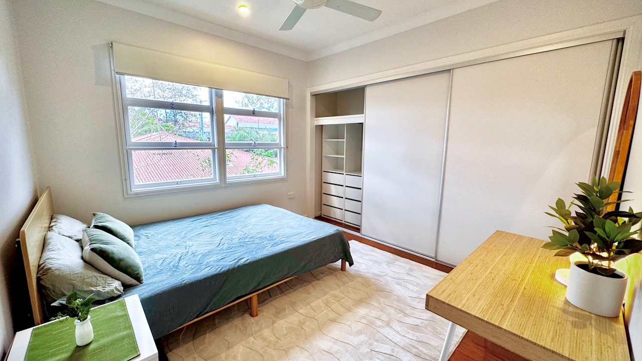 Room in a share house