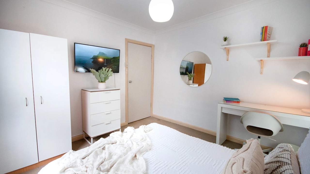 Furnished room in a share house