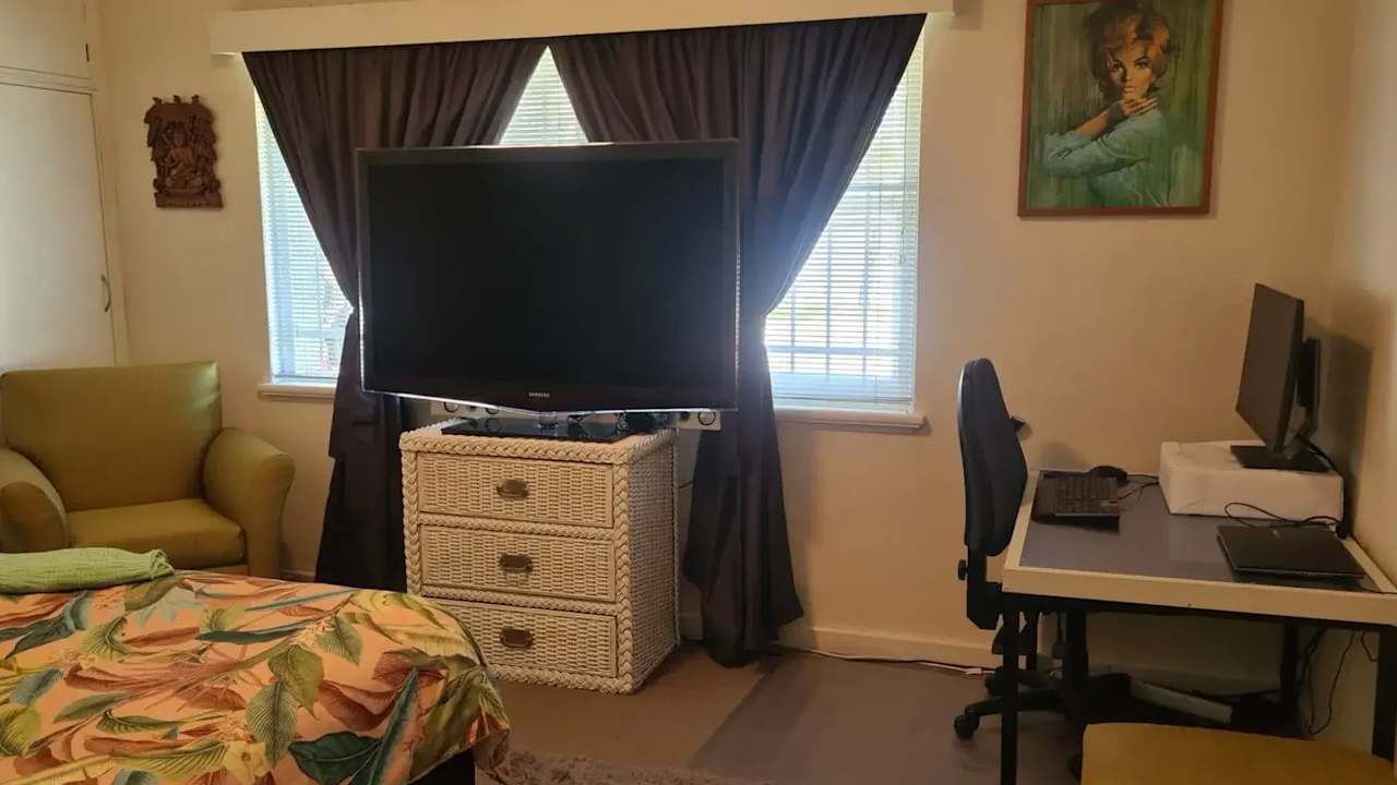 Furnished room in a share house