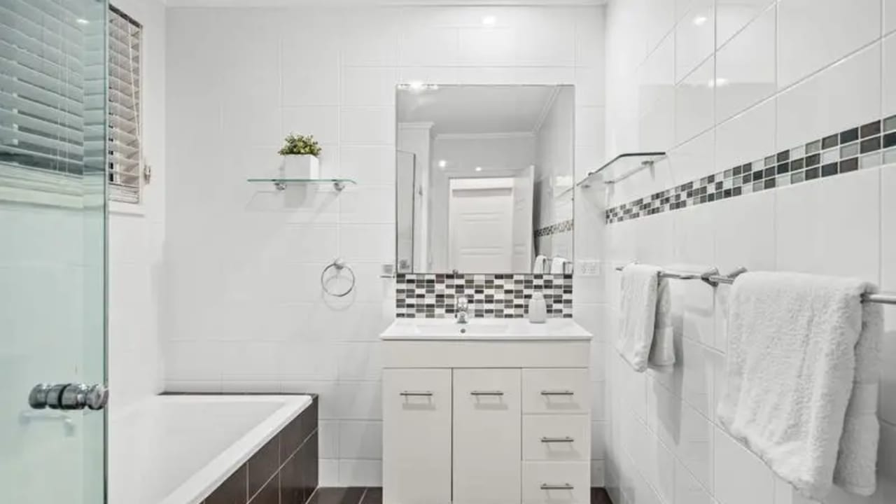 Furnished room in a share house