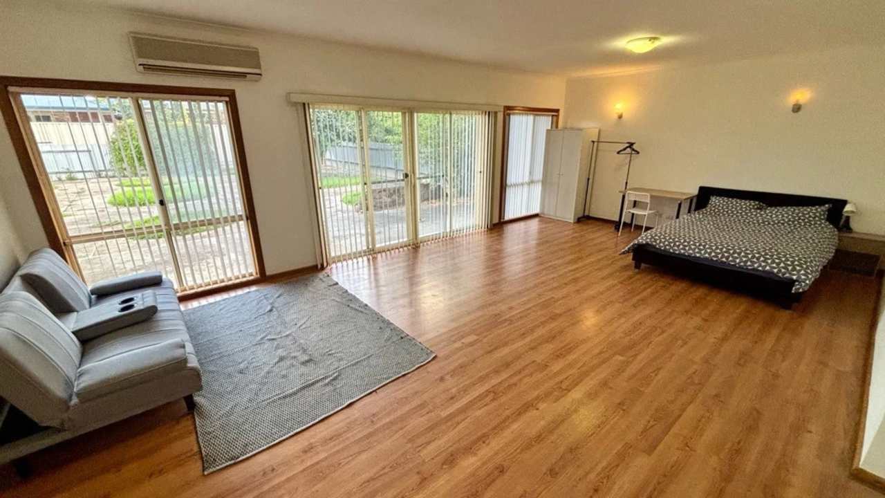 Room in a share house