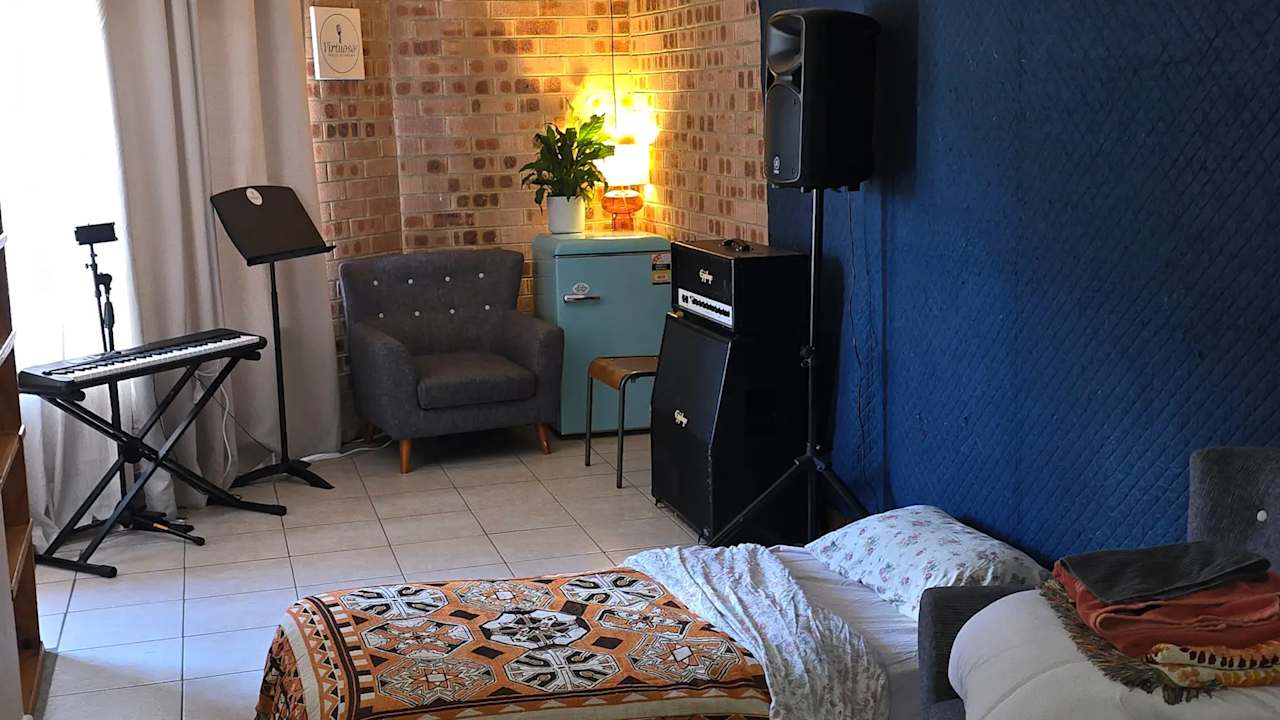Whole property with 1 room for rent