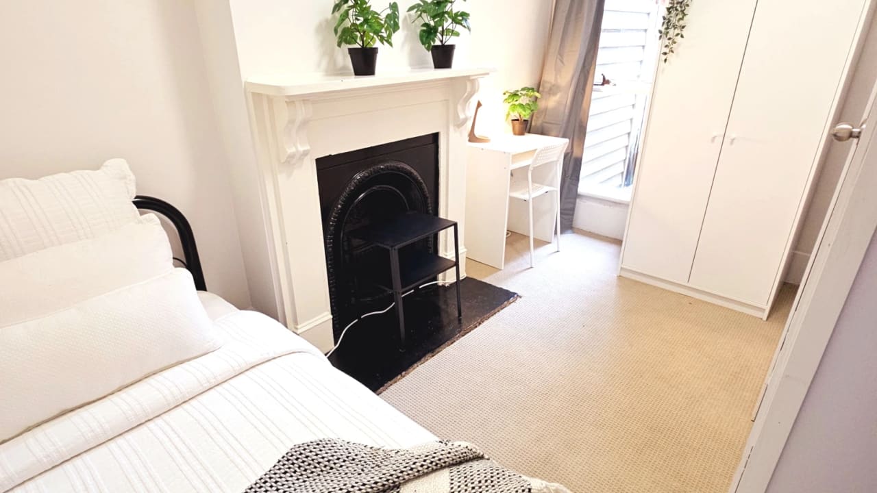 Furnished room in a share house