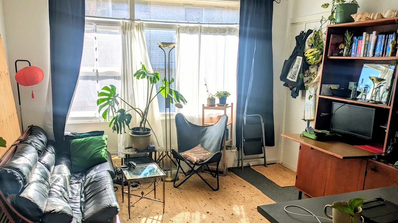 Unfurnished room in a flatshare
