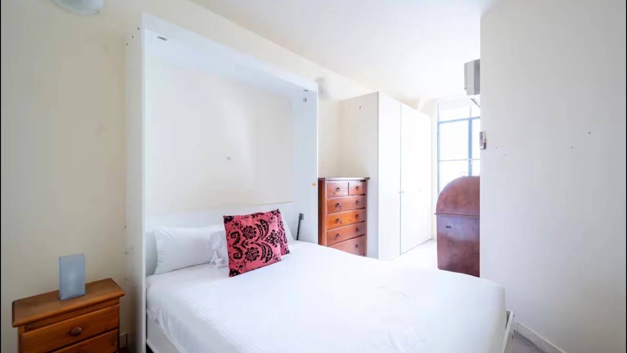 Furnished room with own bathroom