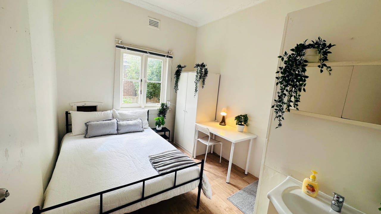Furnished room in a share house
