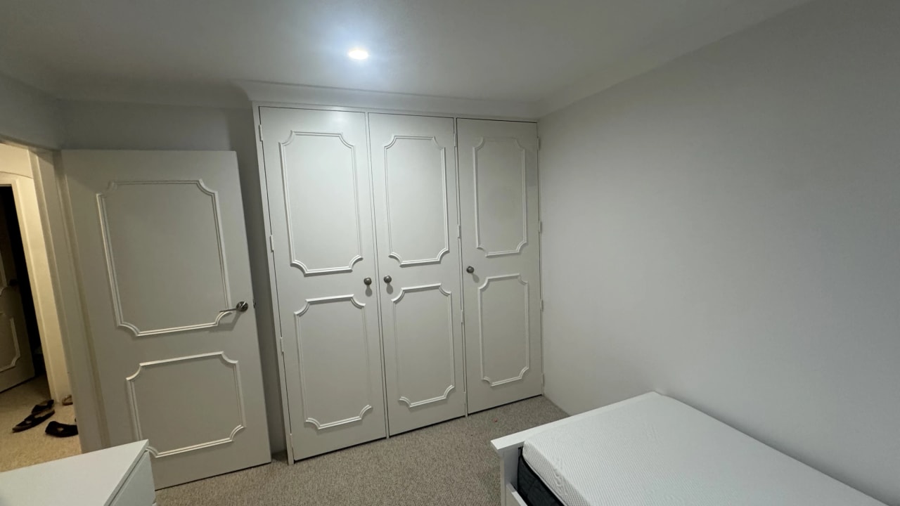 Furnished room in a flatshare