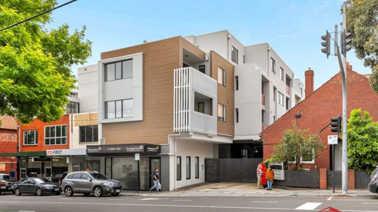 Unfurnished room in a flatshare