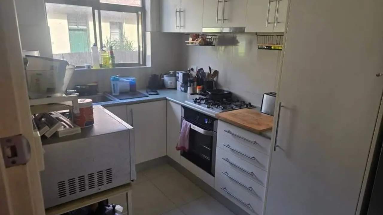 Unfurnished room in a flatshare