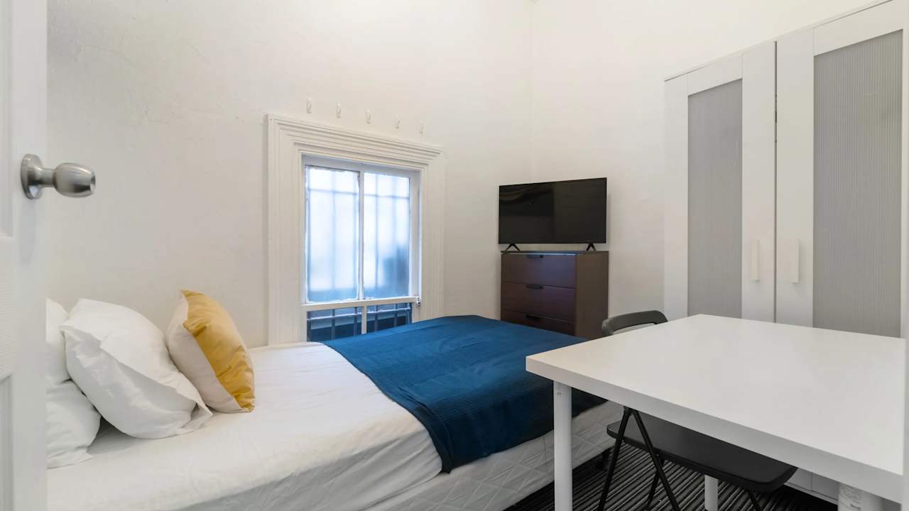 Furnished room in a share house