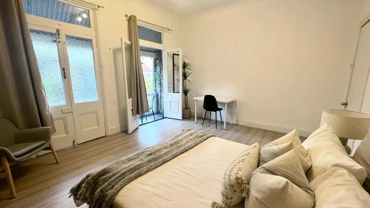 Room in a share house