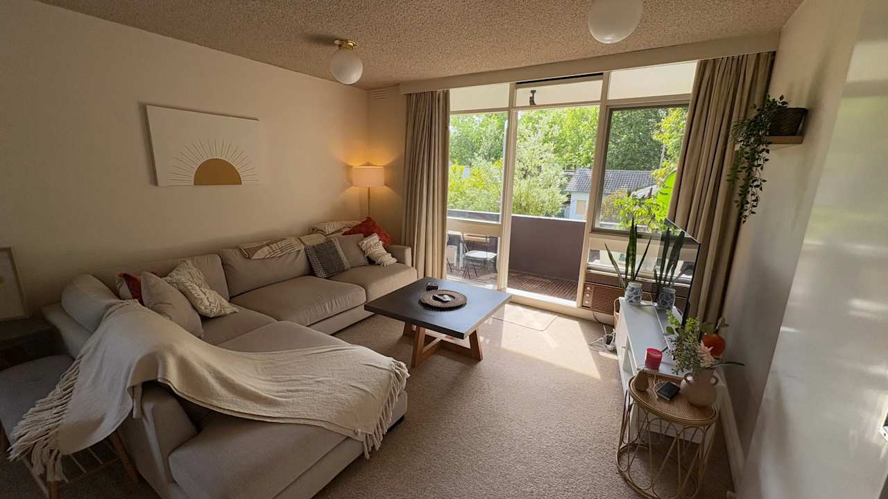 Furnished room in a flatshare