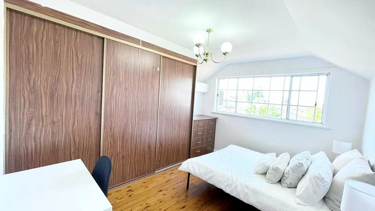 Room in a share house