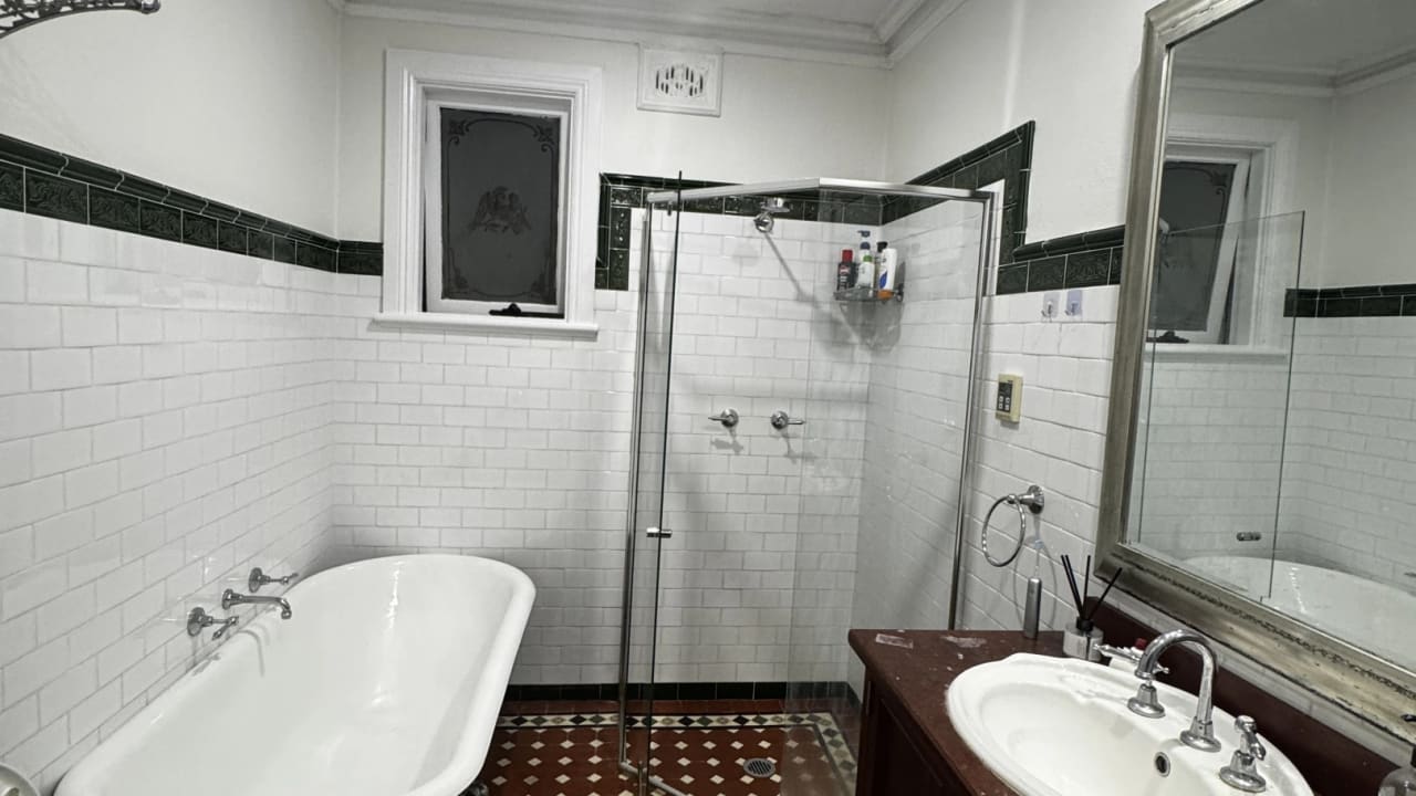 Furnished room in a share house