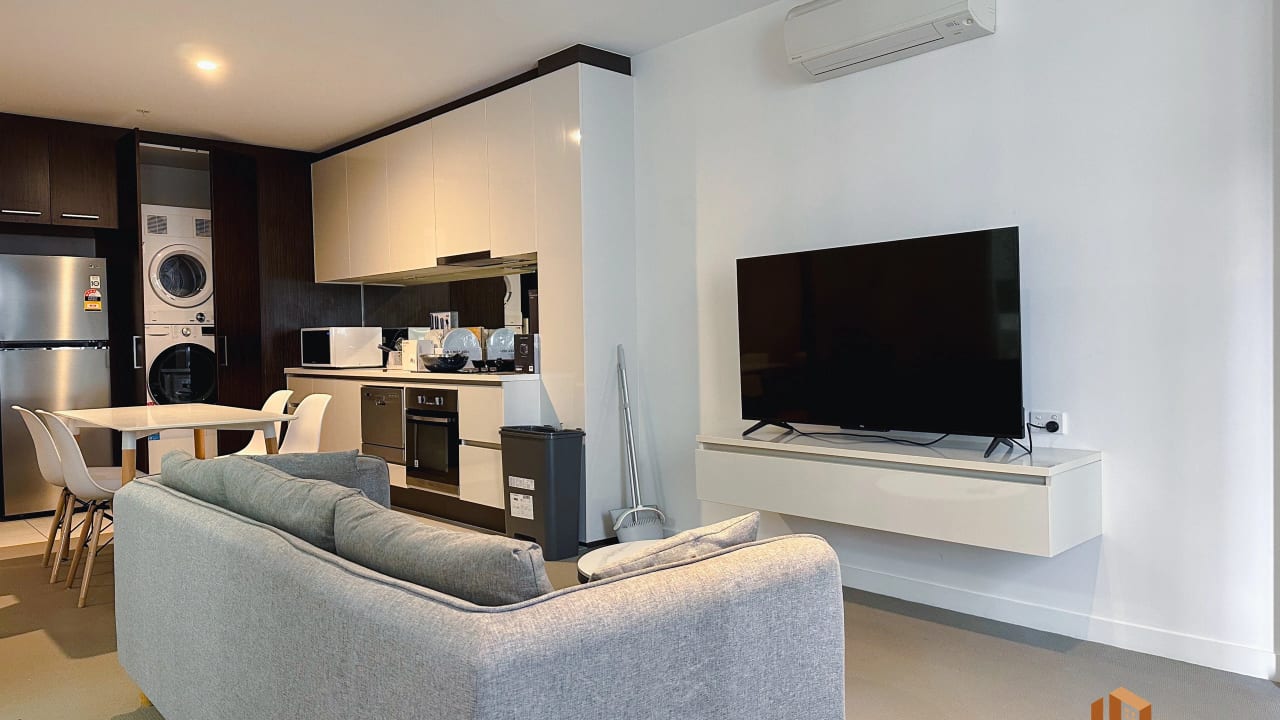 Furnished room in a flatshare
