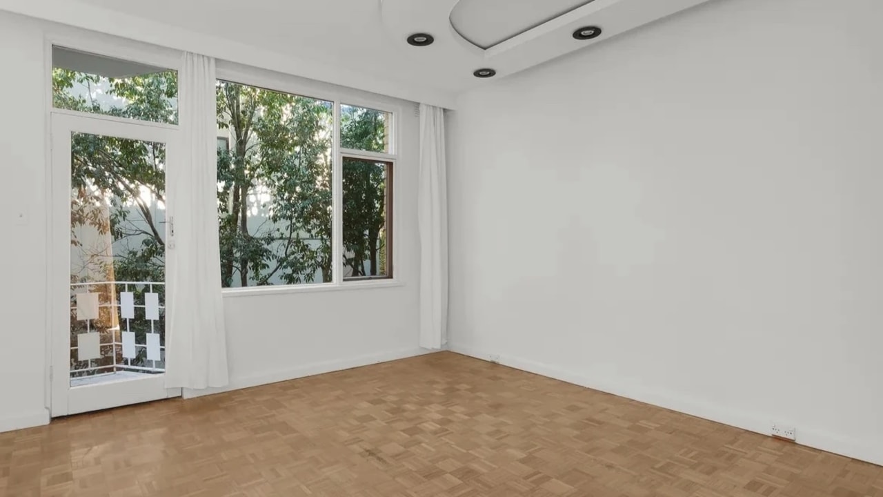 Unfurnished room in a flatshare