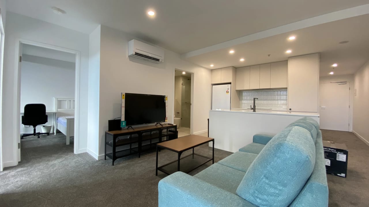 Furnished room with ensuite in a flatshare