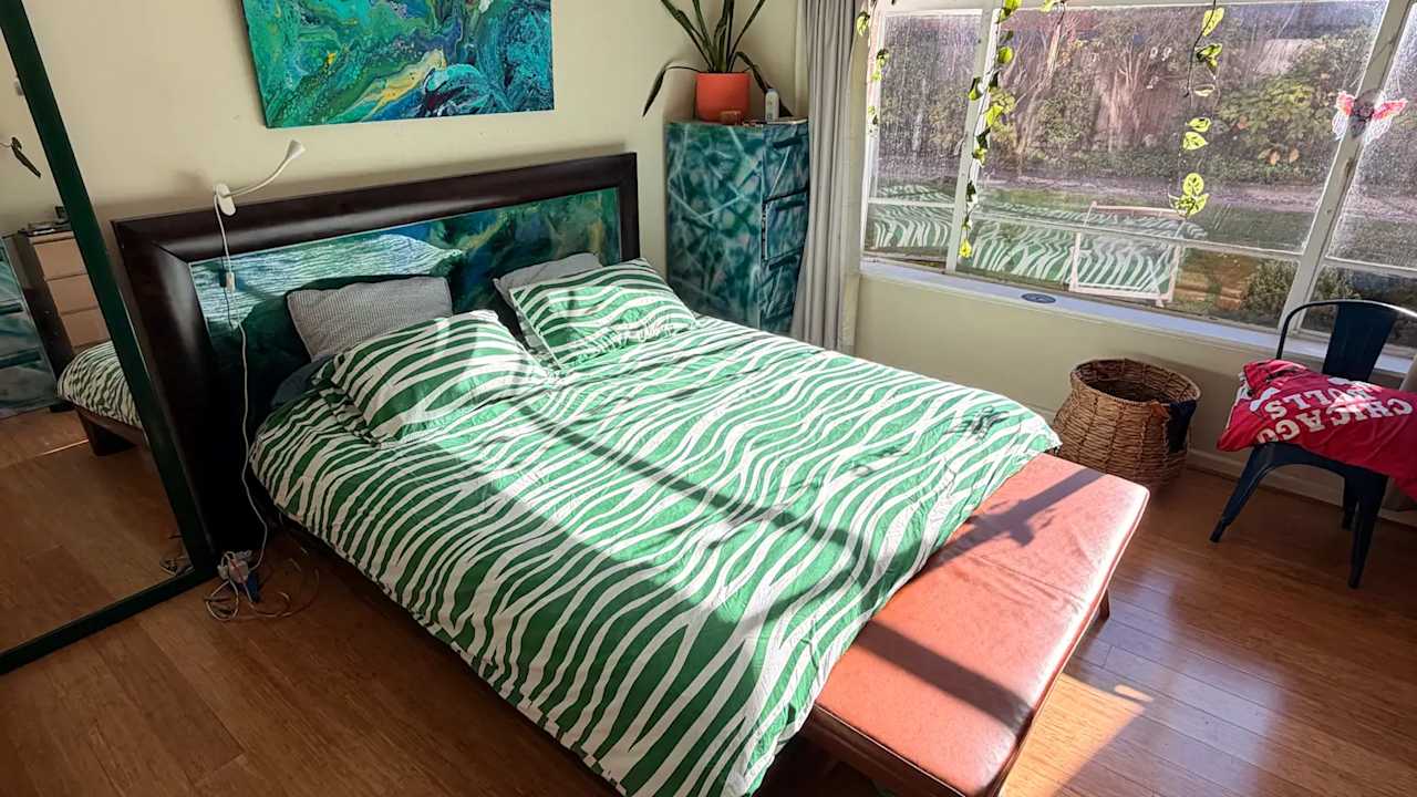 Furnished room in a flatshare