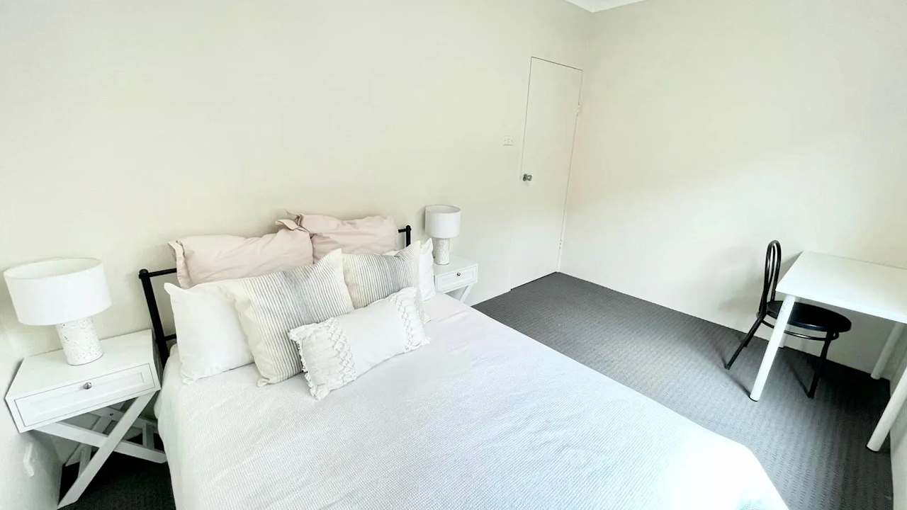 Room in a share house