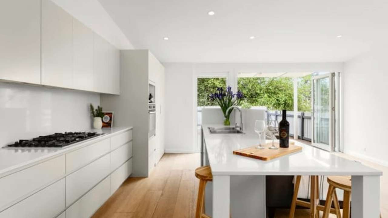 Room in a share house