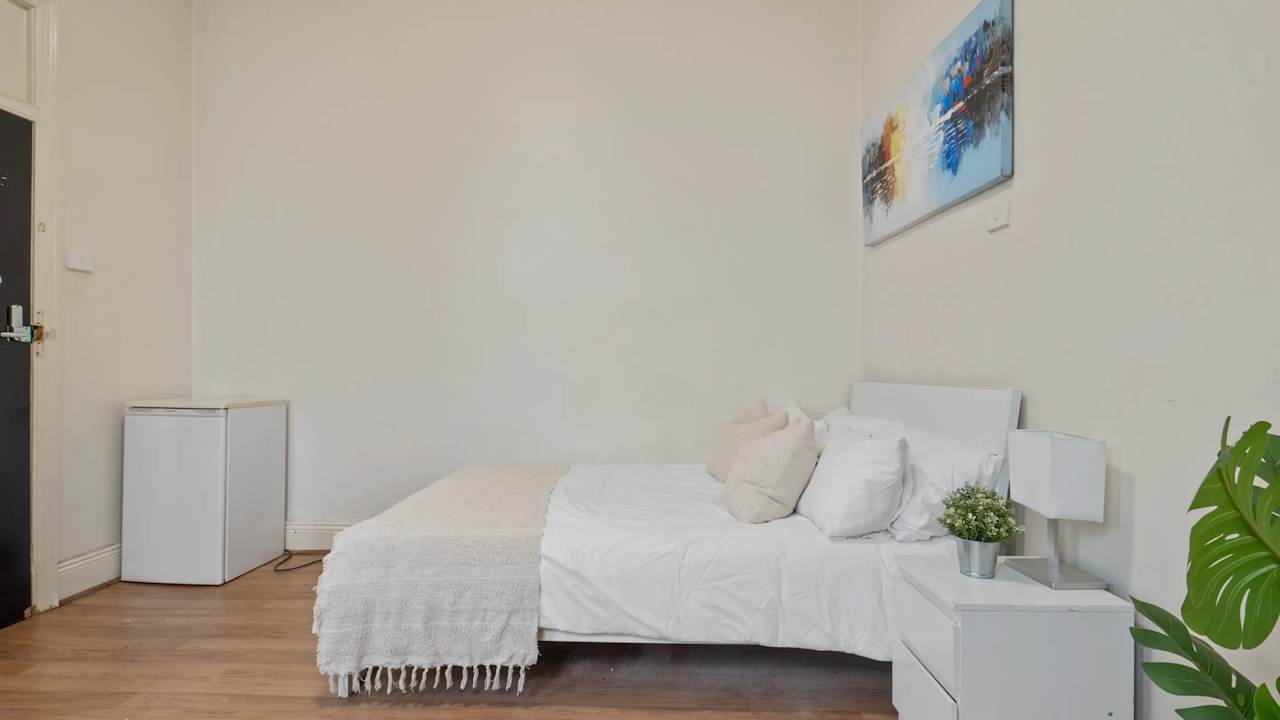 Furnished room in a share house