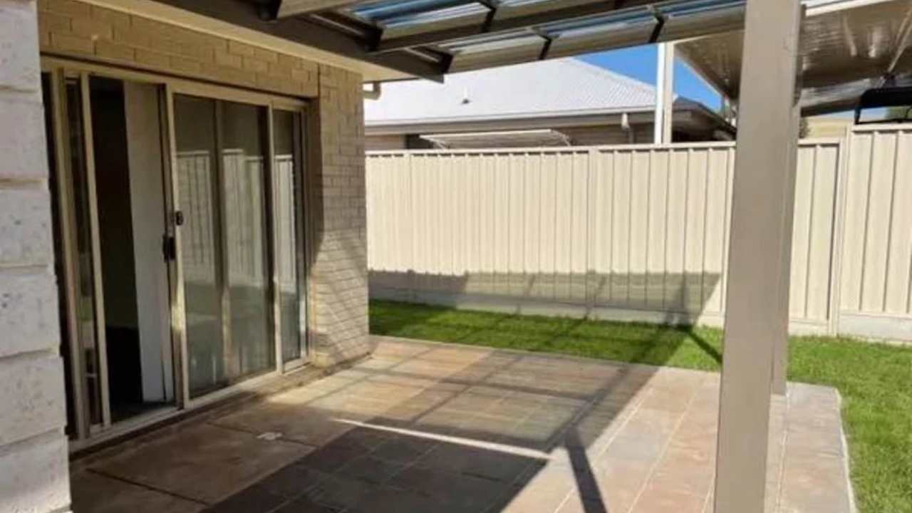Whole property with 3 rooms for rent