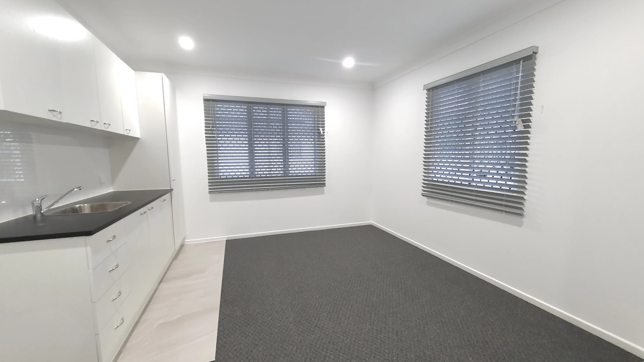 Unfurnished room studio flat for rent