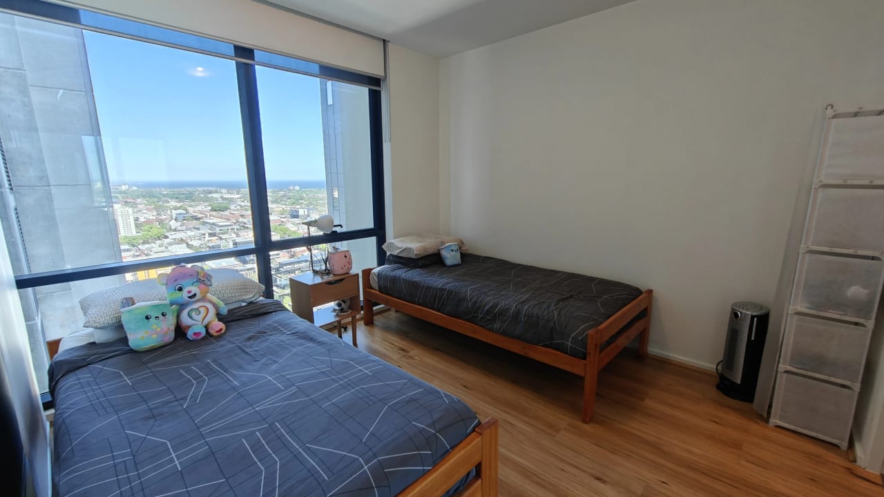 Furnished room with ensuite in a flatshare