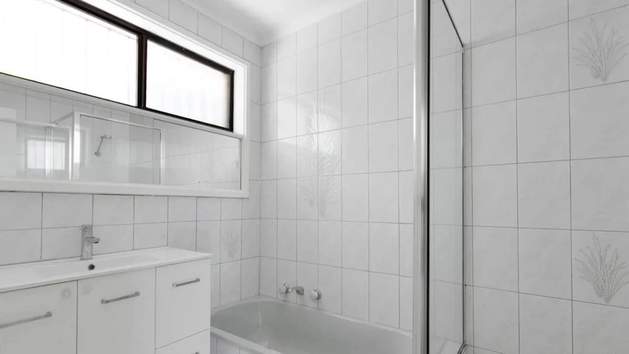 Whole property with 3 rooms for rent