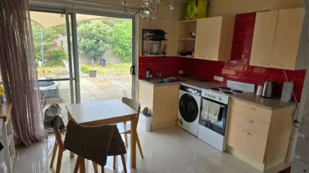 Whole property with 2 rooms for rent