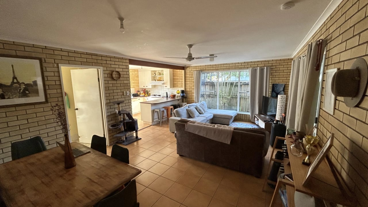 Furnished room in a flatshare