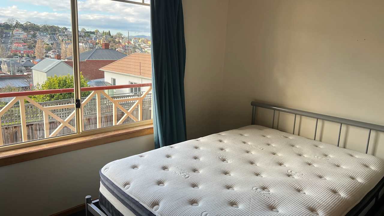 Furnished room with ensuite in a flatshare