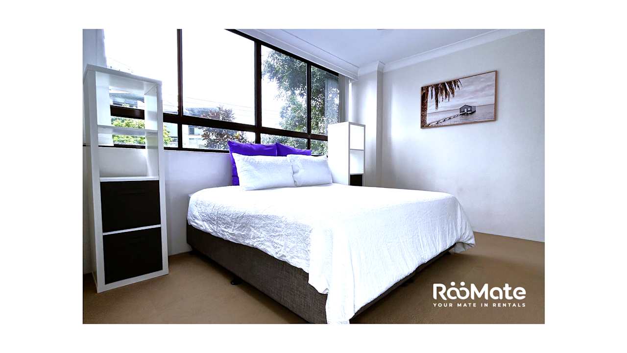 Furnished room with ensuite in a flatshare