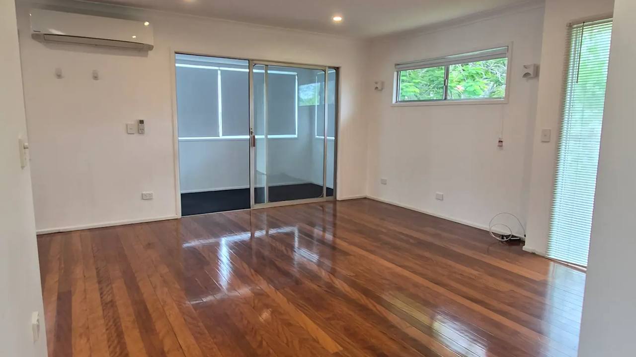 Whole property with 4 rooms for rent