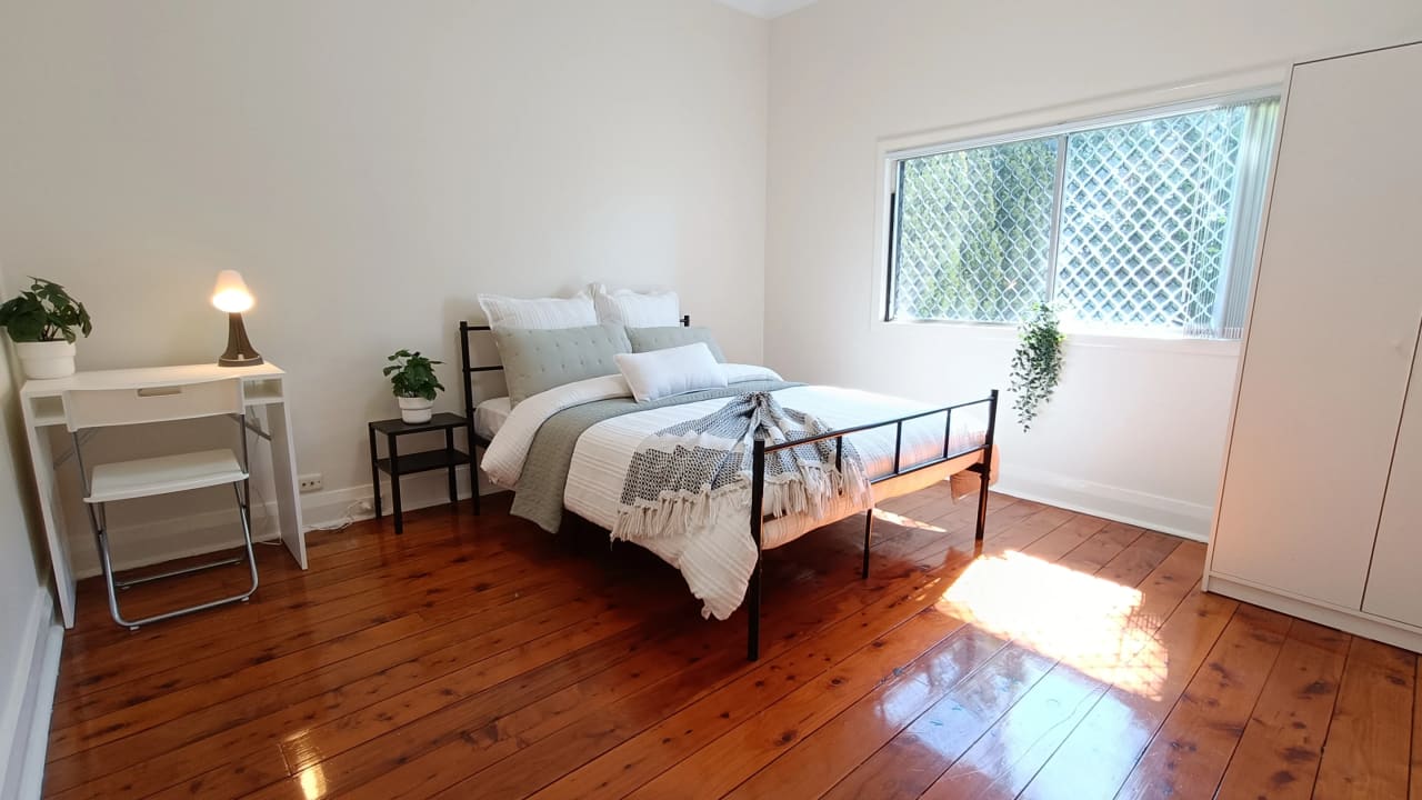 Furnished room in a flatshare