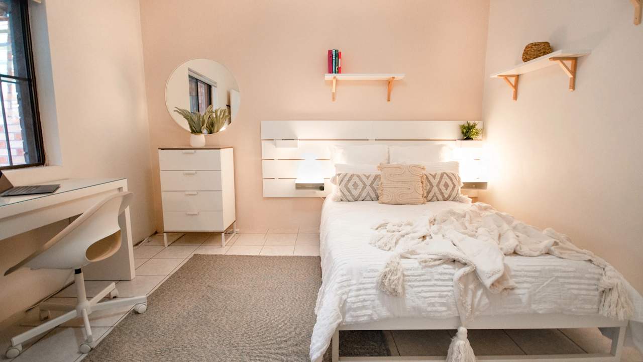 Furnished room in a share house