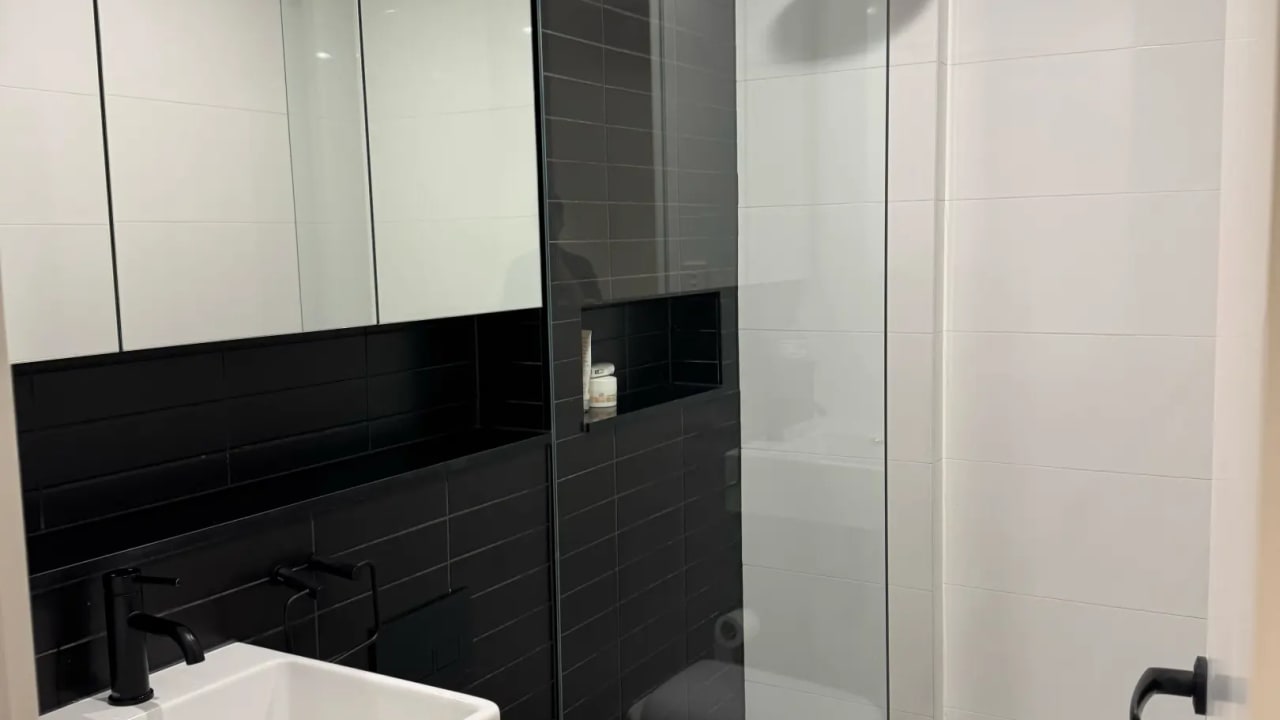 Furnished room with ensuite in a flatshare