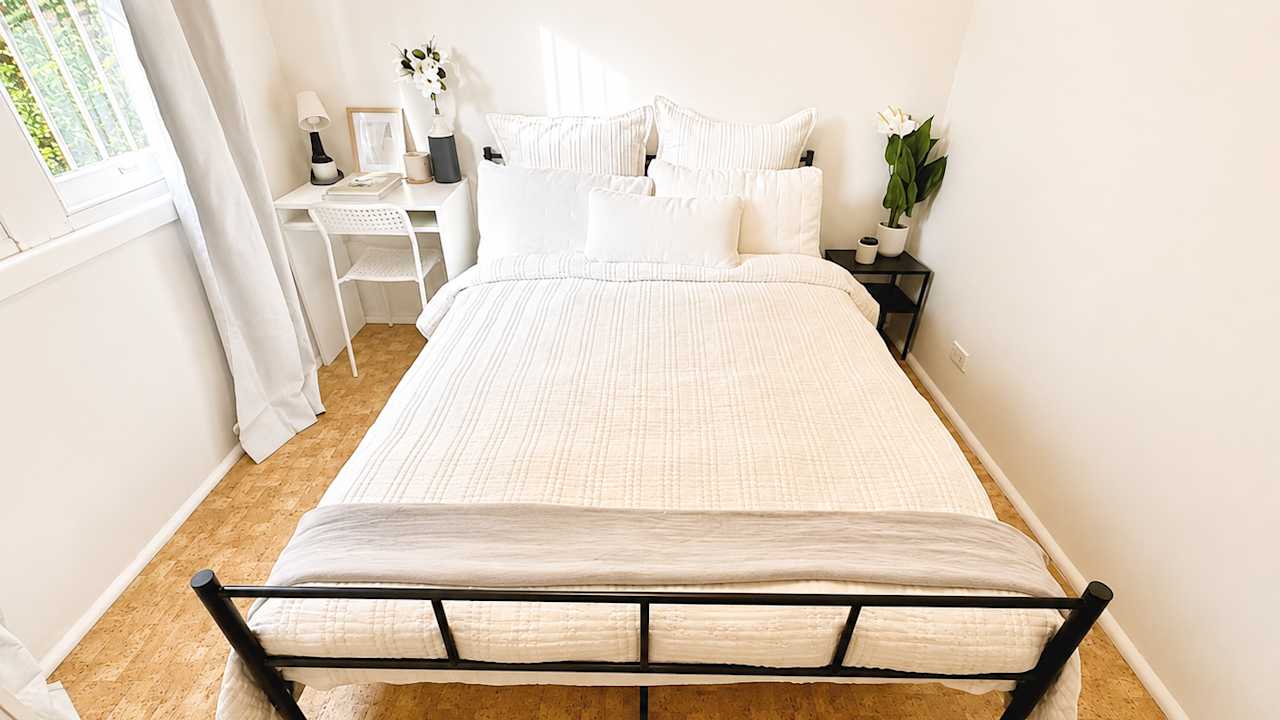 Furnished room in a share house
