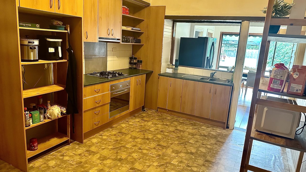 Room in a share house