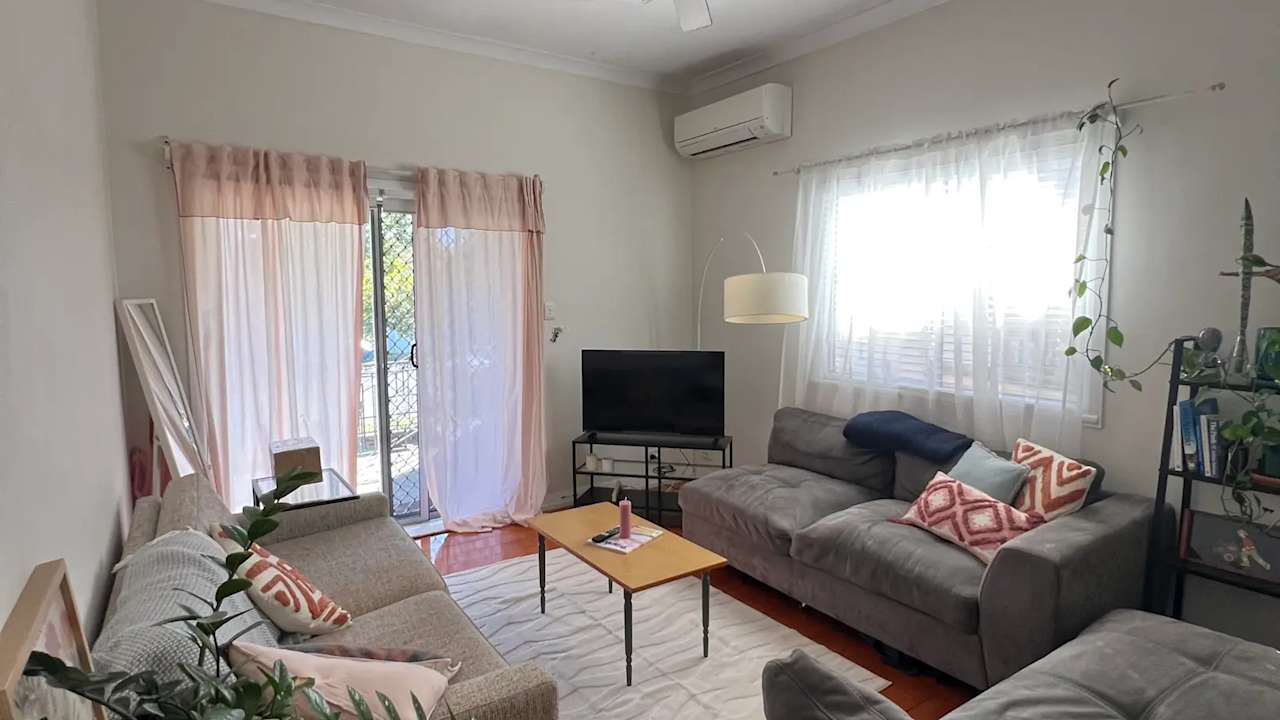 Room in a share house