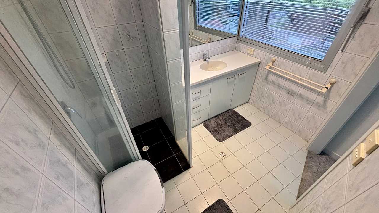 Room with ensuite in a share house