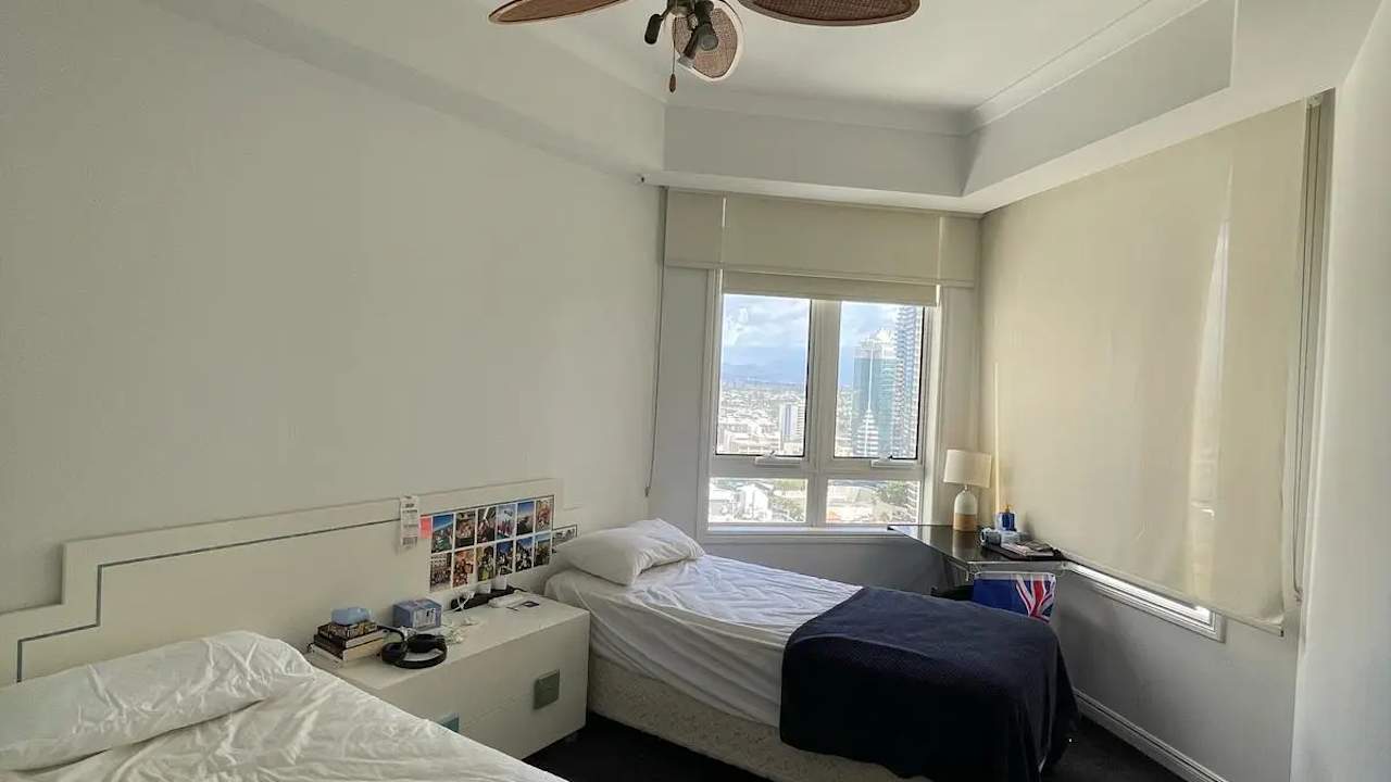 Furnished room in a flatshare
