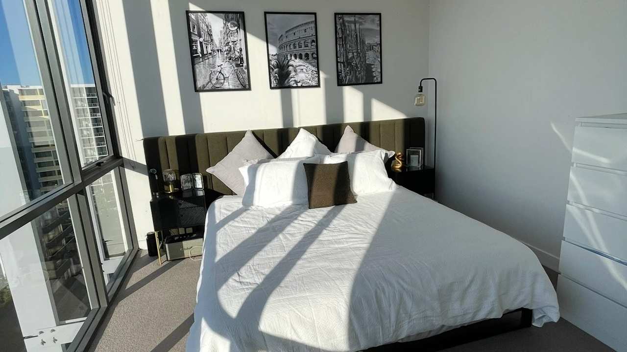 Unfurnished room in a flatshare