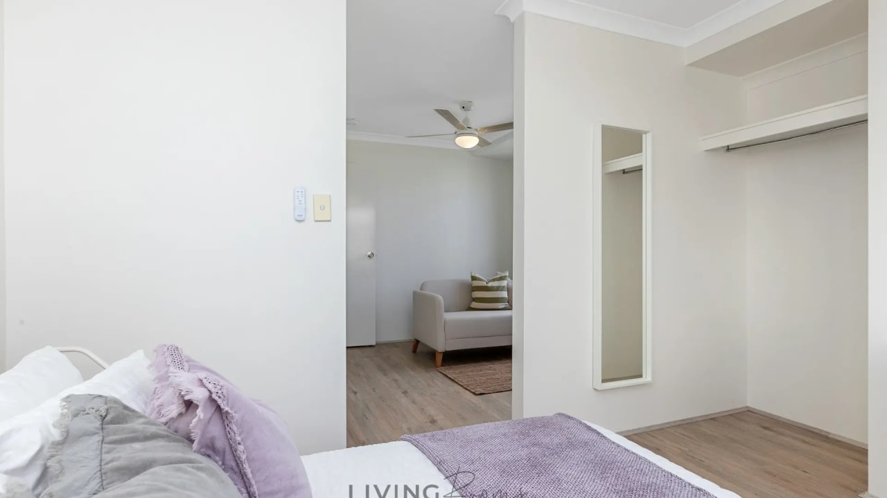 Furnished room in a share house