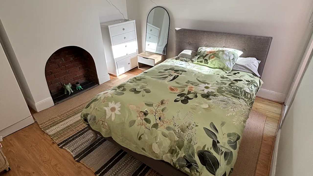 Room in a share house