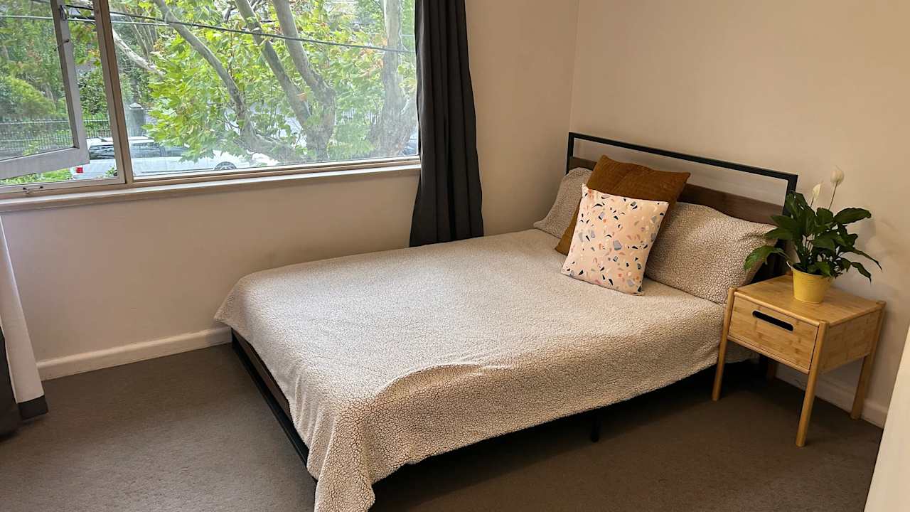 Furnished room in a flatshare