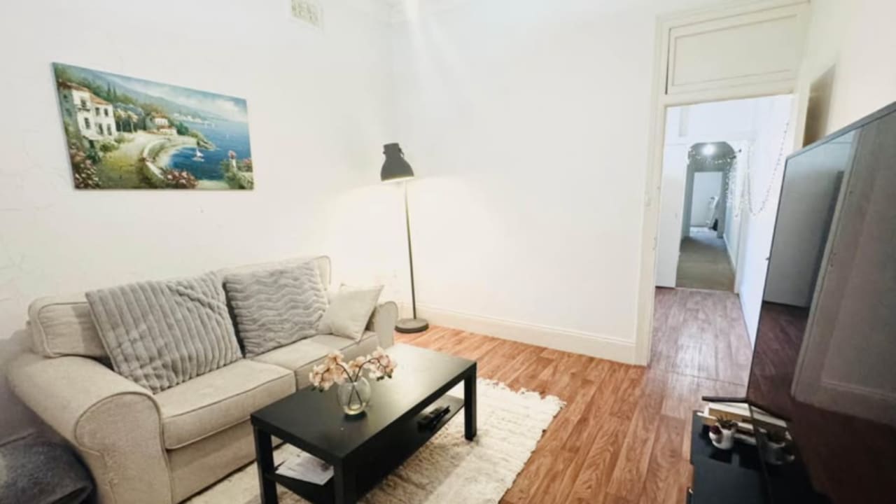 Furnished room in a flatshare