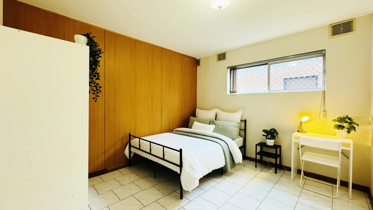 Furnished room in a share house